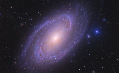 About 60% of the width of the milky way. Galaxia Espiral Barrada 2608 - Astronomia e Universo ...