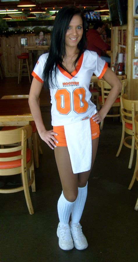 double 00 hooters r hooters