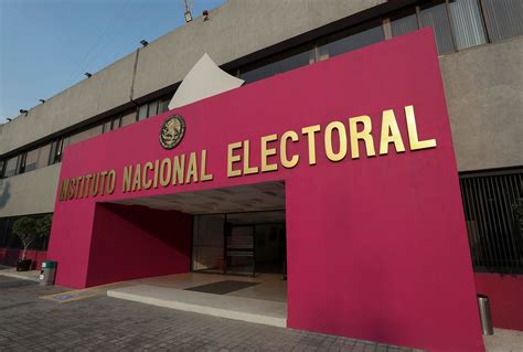 INE aprueba multas por 51 mdp a partidos políticos Morena encabeza