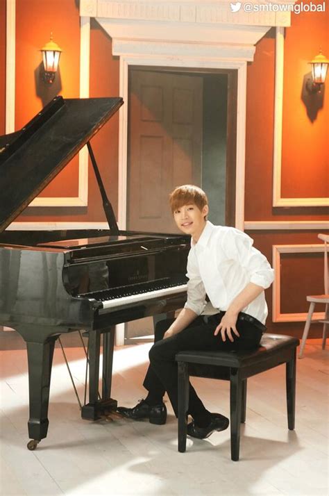 Shortly after being awarded the gold medal in violin performance from the royal conservatory of music in canada, henry launched his music career in 2008 as a member of popular korean pop. 130619 SMTOWNGLOBAL Twitter Update: @henrylau89's #Trap ...