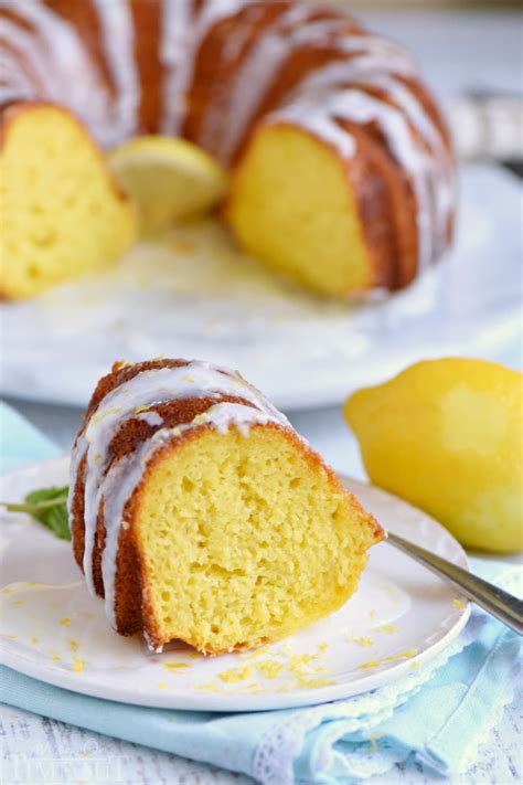 This classic lemon bundt cake recipe is perfect for any occasion: easy lemon bundt cake recipe