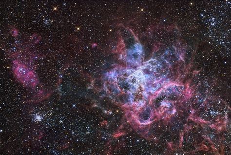 Tarantula Nebula In The Large Magellanic Cloud 1960x1315 Wallpaper