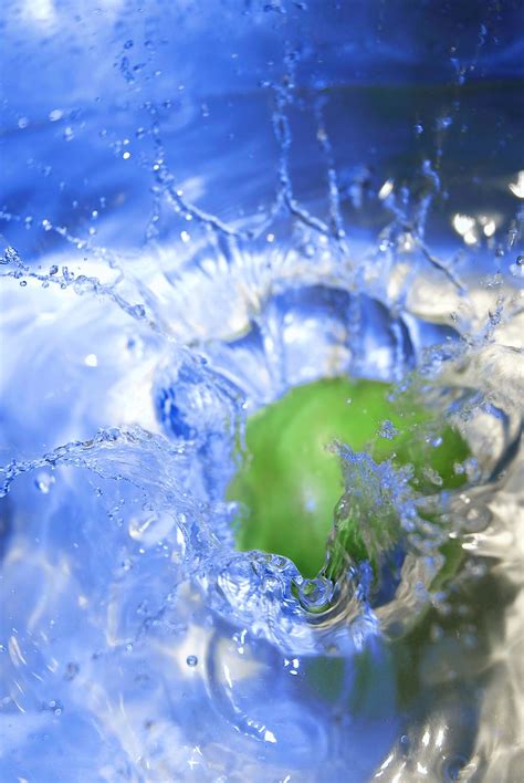 Apple Splash A Green Apple Falls In Blue Water Gregor Fischer Flickr