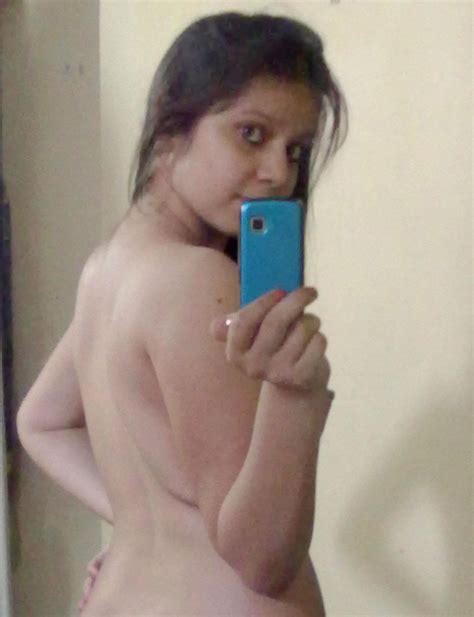 Naughty Desi Indian Teen Girls Arousing Nude Pics