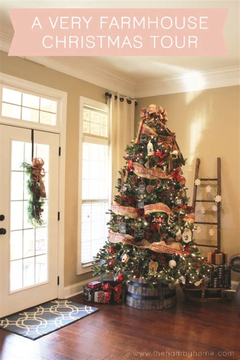 I am sharing our simple farmhouse christmas living room today! A Very Farmhouse Christmas Living Room Tour - The Hamby Home