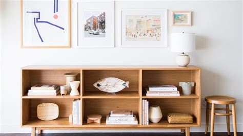 Designer Emily Hendersons Tips For Organizing Your Bookshelves