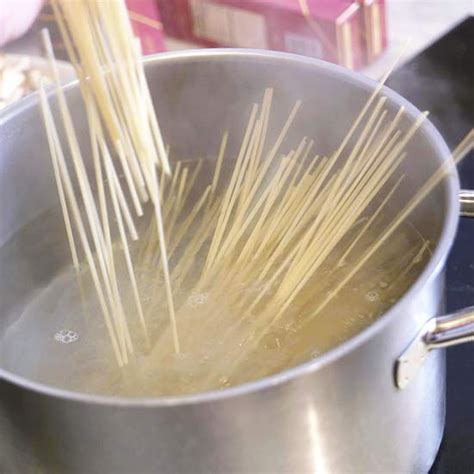How To Make Spaghetti Thats Cooked To Al Dente Perfection Better