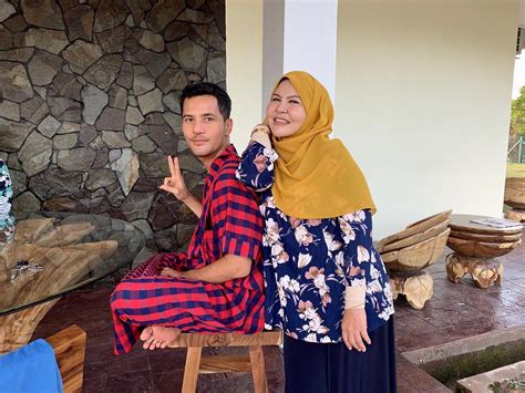 Jun 26, 2021 · peternak memberi makan ayam petelur di peternakan ayam kawasan cilodong, kota depok, jawa barat, jumat, 28 juni 2019. "Beli Untuk 7 Tahun Tapi 70 Tahun Yang Naik…" - Ibu Bonda ...