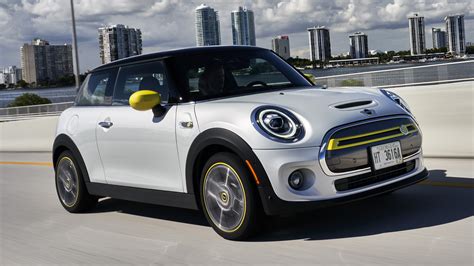 2020 Mini Cooper Se First Drive Review Whats New Range And Driving