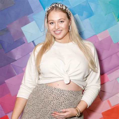 Model Iskra Lawrence Reveals A Midwife Resuscitated Her Newborn Good