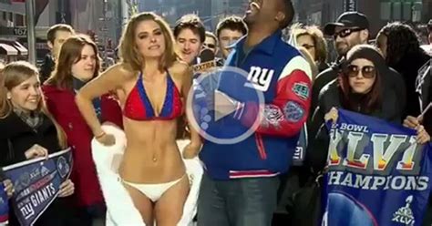 Gracias Gigantes La Sexy Mar A Menounos Condujo Su Programa Usando Bikini