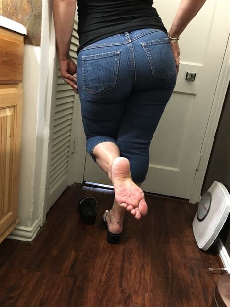 Exposed Latina Mature Slut With Fat Ass And Wrinkled Feet