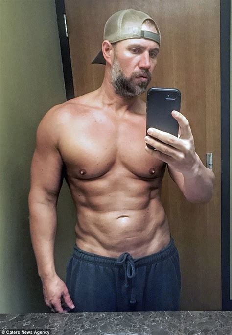 Dad Shows Off Honed Physique Cutting Carbs And Exercising Daily Mail Online