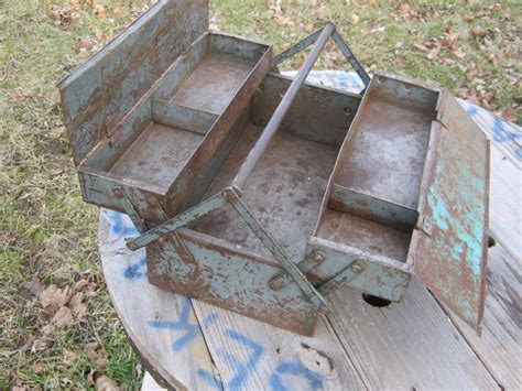 Vintage Metal Tool Box With Cantilever Open And Close Great