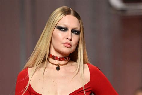 Gigi Hadid Looked Completely Unrecognizable At The Versace Fashion Show