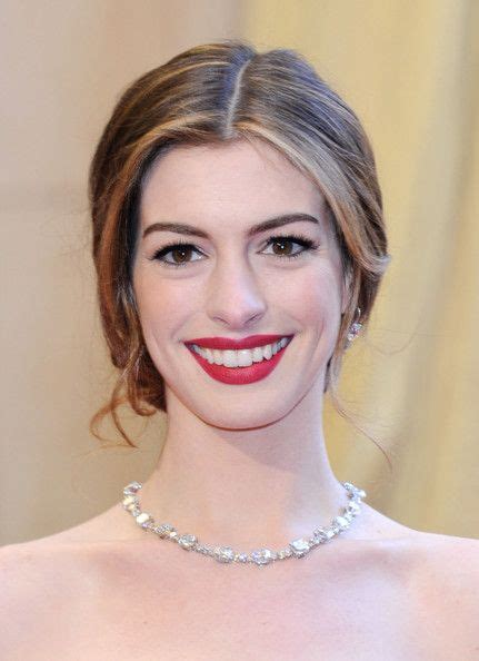 Updos Lookbook Anne Hathaway Wearing Loose Bun 118 Of 120 At The