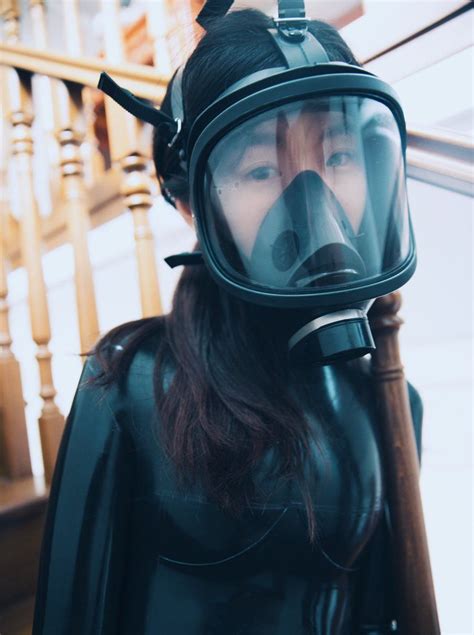 Pin By ミルク On 1 Gas Mask Girl Wetsuit Girl Mask Girl