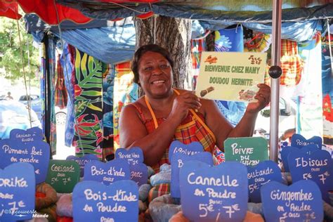 Vendeuse d épices au marché de Sainte Anne dans mon article Que faire