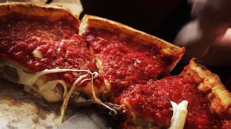 Where to Eat Chicago Deep Dish Pizza | Journal Hotels