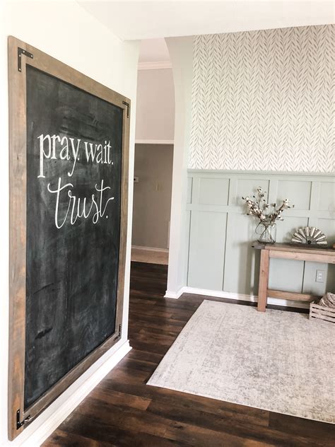 Entryway Wall With Chalkboard Wall Accent Wall Entryway Accent Wall
