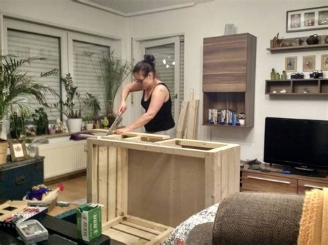 Für den diy couchtisch wollte ich ein finish, das möglichst natürlich aussieht und die maserung nicht zu extrem anfeuert. Die OBI Selbstbauanleitungen | Hundehütte bauen, Möbel ...