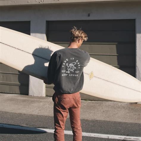 Surfer hair is worn loose and is perfect for the beach or the pool. Take it Easy Crewneck in 2020 | Surf style men, Surfer ...