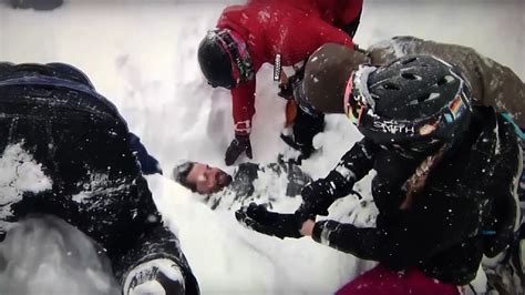 Video Captures California Avalanche Rescue Youtube