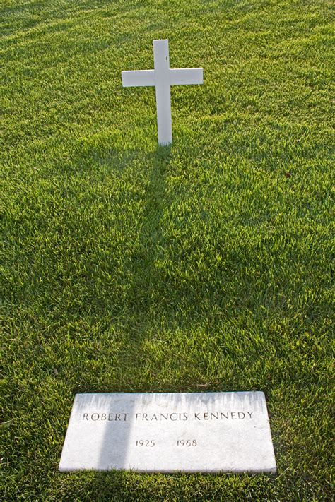 file robert f kennedy grave in arlington national cemetery wikipedia the free encyclopedia