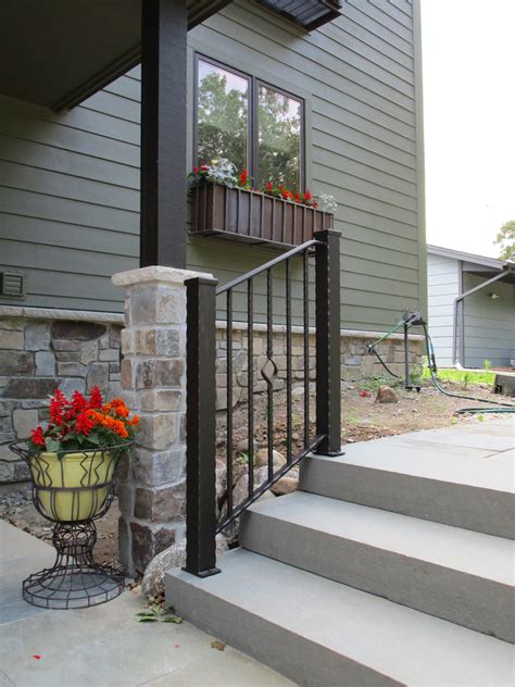 Are you in need of an exquisite iron railing to adorn the outside of your home, business, or any other type of property? Exterior Step Railings | O'Brien Ornamental Iron