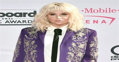 Kesha Shows Butt In Racy Photo And Tells Body Shamer To Kiss Her
