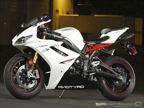 Triumph daytona 675 675r 01/2014 model 3203kms project make an offer for sale. Daytona 675 Street Triple for sale in UK | View 61 ads