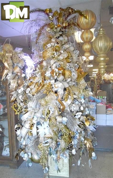 Christmas gift box isolated on white background. White gold Christmas tree | Gold christmas tree, Christmas ...