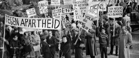 Many people protested apartheid from the start, but they. L'humour comme exutoire dans une Afrique du sud meurtrie ...