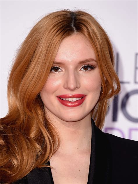 Pics Bella Thorne‘s Peoples Choice Awards Look — Pretty Curls And Gold