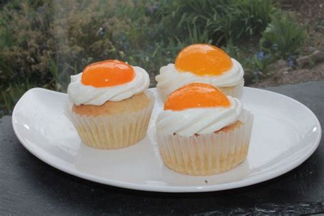 Kuchen mit abgetropften aprikosenhälften belegen. Spiegelei - Muffins | Rezept | Muffins, Lebensmittel essen ...