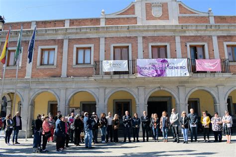 Minuto De Silencio Por El último Asesinato Machista De Una Mujer En La