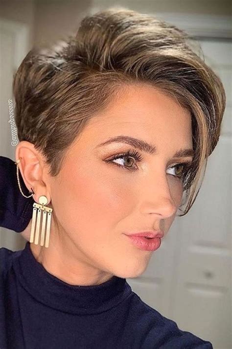 Short Haircuts And Hairstyles For Women In 2021 2022 Edgy Short Hair