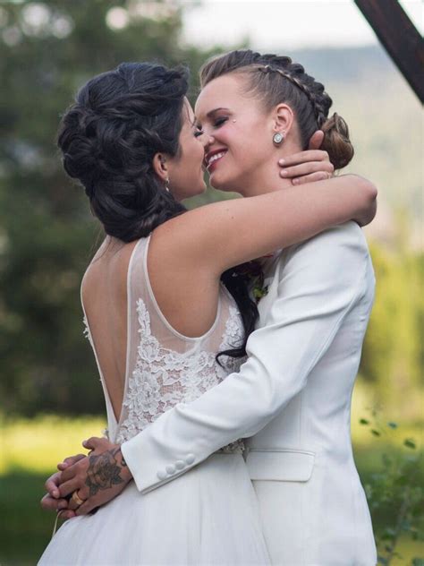 Kaitlin And Kirah Cakeknife Photography Lesbian Bride Lesbian Wedding Photography Lesbian Wedding