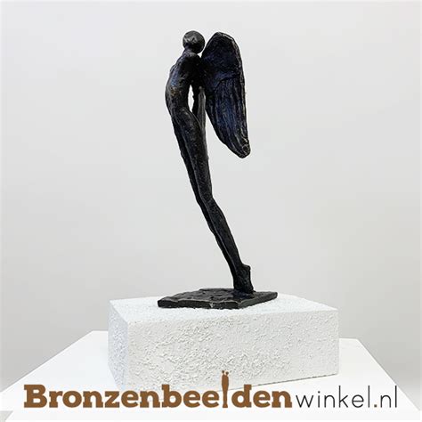 Afmeting 6 x 9 cm. Beschermengel kopen van brons | Prachtige bescherm engel ...