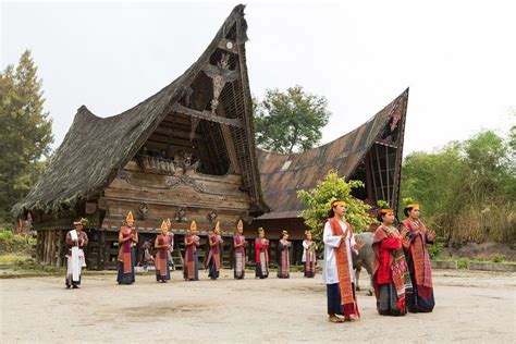10 Suku Bangsa Di Indonesia Ciri Khas Asal Daerahnya