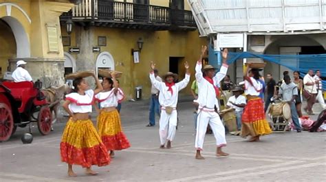 Traditional Dancing In Cartagena Colombia Cumbia Youtube