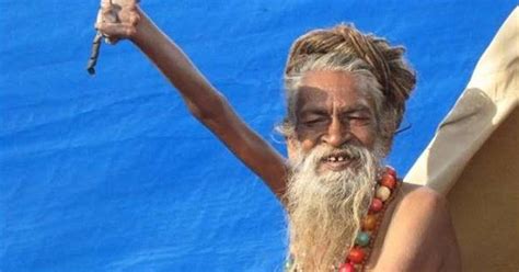 Unbelievable Indian Man Keeps His Arm Raised For Over 48 Years Moonjis