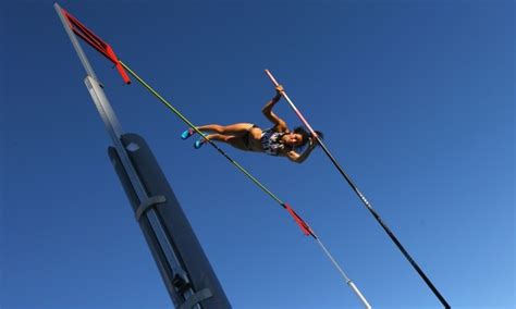 In the fall of 2000, university of texas coach dana boone asked brian if he would assist her in starting a women's vault team. Suhr sets women's world indoor pole vault record | Daily ...