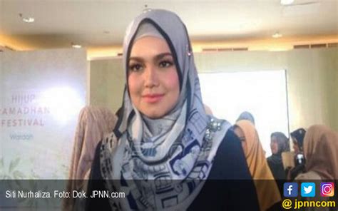 Di usianya yang memasuki kepala empat, istri dari datok khalid mohammed jiwa itu mengumumkan kehamilan anak keduanya. Siti Nurhaliza Kini Bergelar Datuk Sri - Entertainment ...