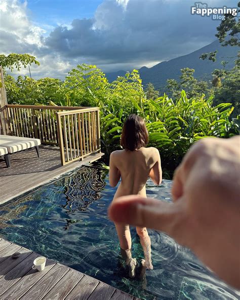 Alexandra Daddario Instagram Latest Bikini Sexiz Pix