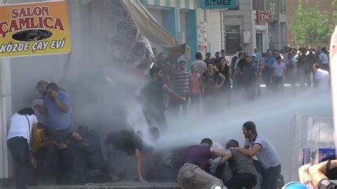 Turkish Police Disperse Pro Kurdish Protesters In Diyarbakir Afp