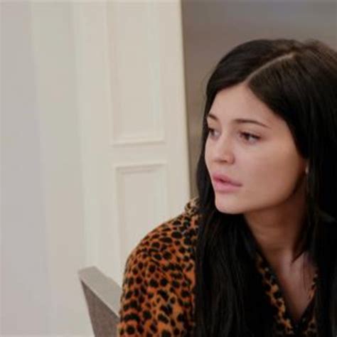 Kylie Jenner Is Over Her Rainbow Colored Hair E Online Brasil