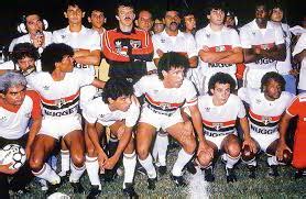 Cássio, goleiro do corinthians, levanta a taça de campeão do campeonato paulista 2019, durante cerimônia de premiação após a segunda partida contra o são paulo fc, válida pela final da competição. São Paulo FC : Campeão Paulista de 1985