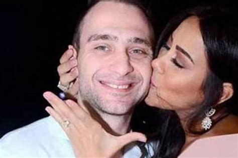 مازالت صور زفاف الفنانة شيرين عبد الوهاب والفنان حسام حبيب تجتاح مواقع التواصل، حيث بدأ عدد من الحضور في نشر لقطات عفوية من الحفل على حساباتهم. أنباء عن خلاف حاد بين شيرين عبد الوهاب وزوجها حسام حبيب قد ...