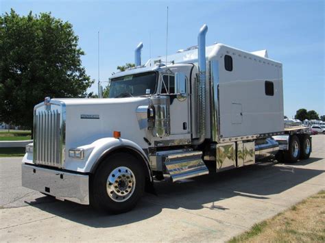 2020 Kenworth W900l Studio Sleeper